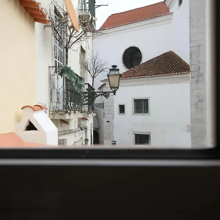 Alfama Right Point