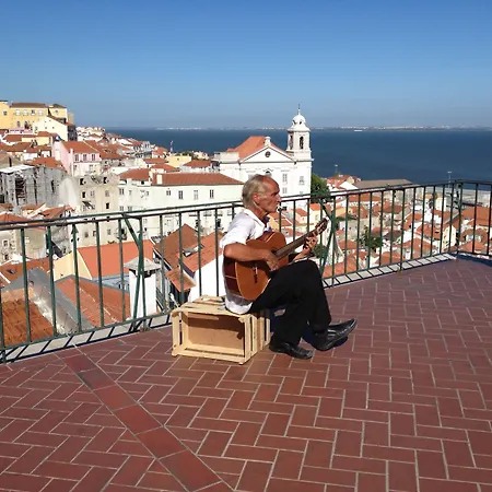Alfama Right Point Lizbona