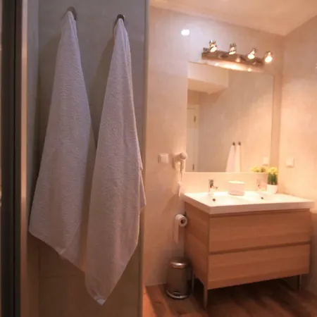 Alfama Right Point *