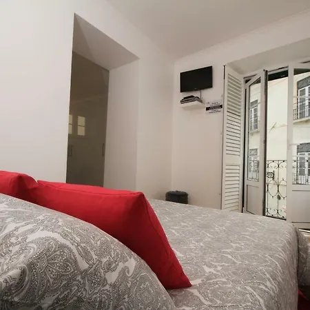 Alfama Right Point Lisboa