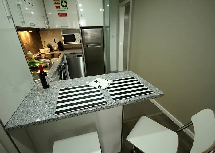 Alfama Right Point *